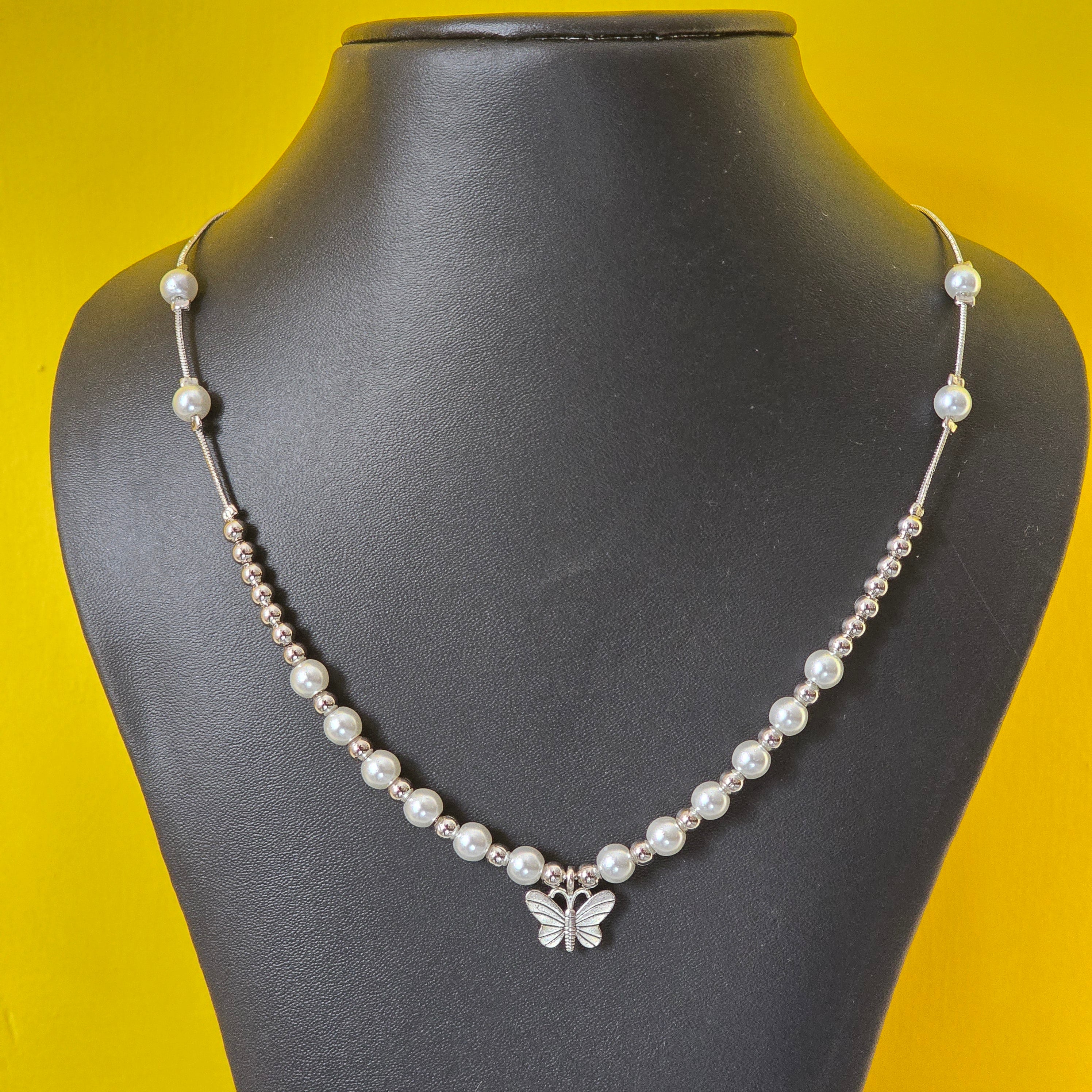 Pearl Daisy Pendant Necklace