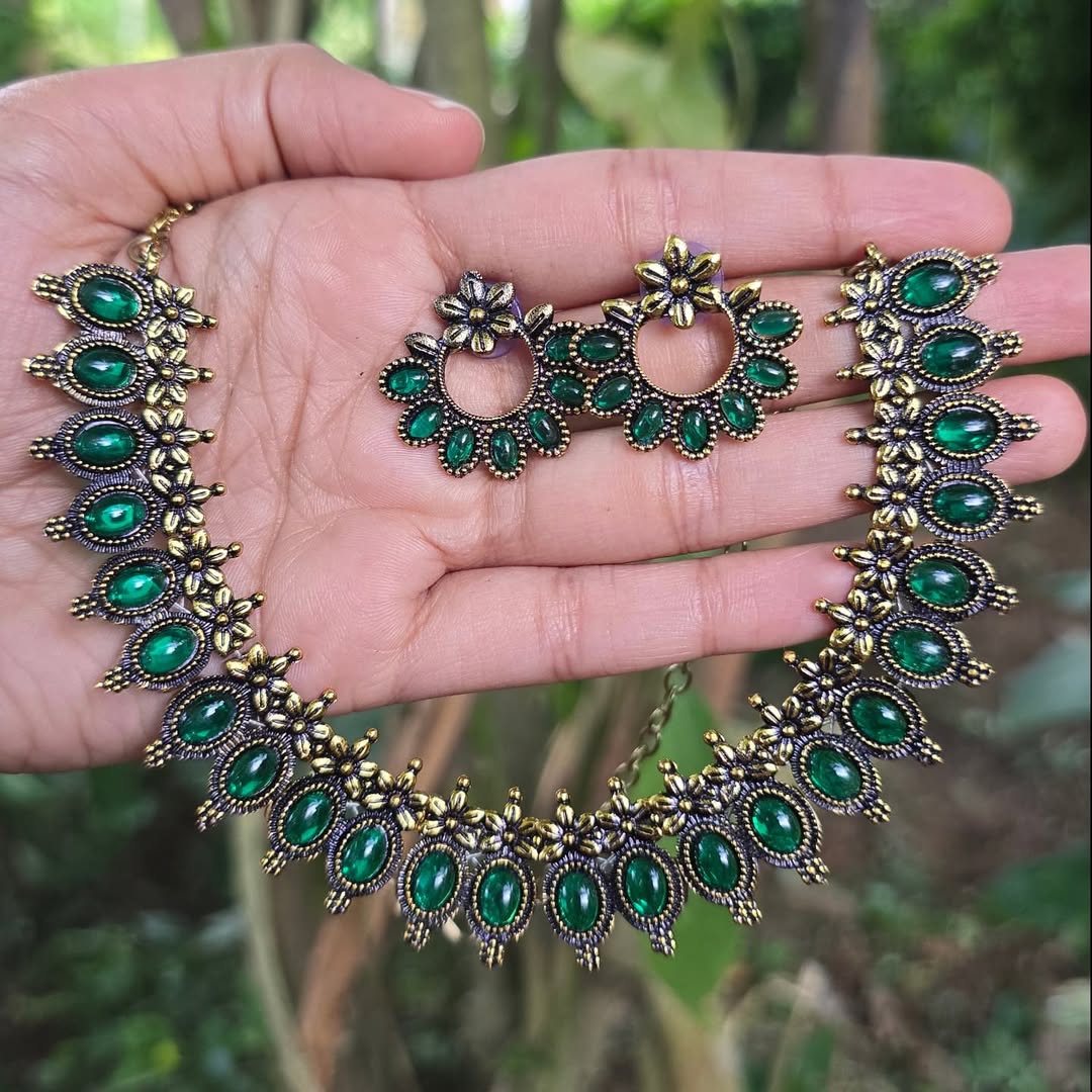 Emerald Classic Necklace Set