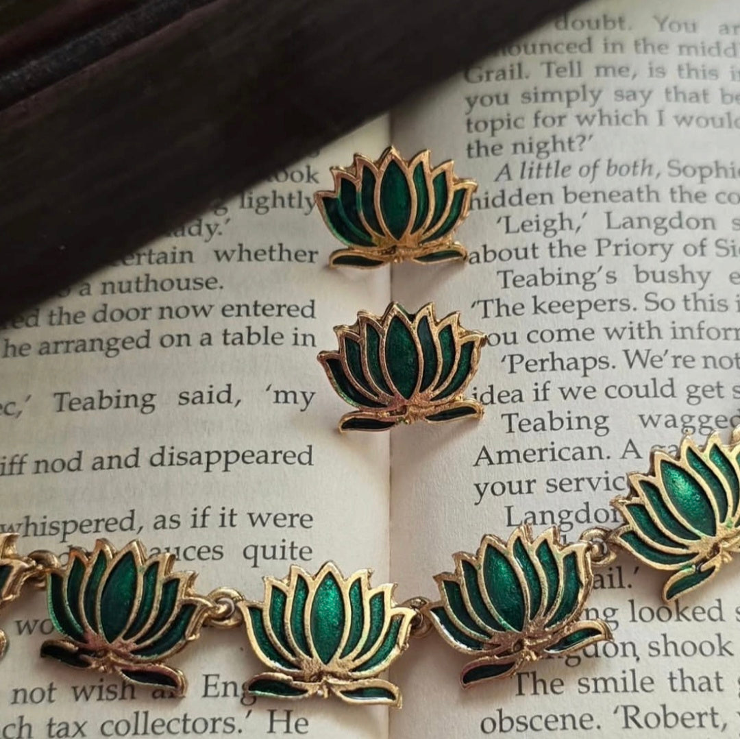 Lotus Choker Green (Continuous)